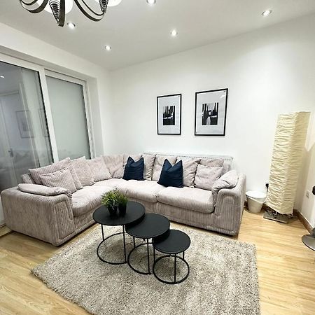 Retreat To A Stylish Ensuite In Londres Exterior foto