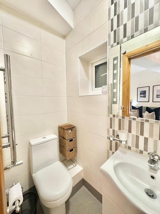 Retreat To A Stylish Ensuite In Londres Exterior foto