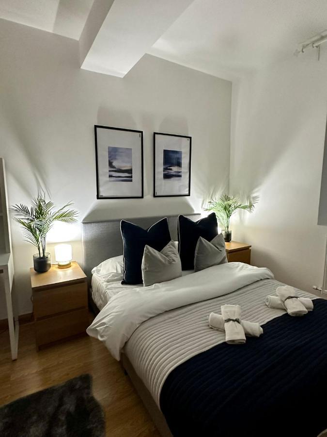Retreat To A Stylish Ensuite In Londres Exterior foto